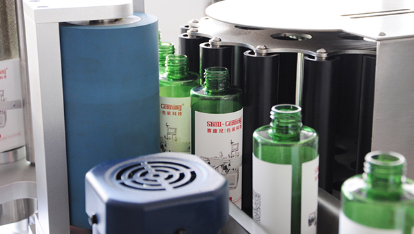 高速星轮式圆瓶定位贴标机