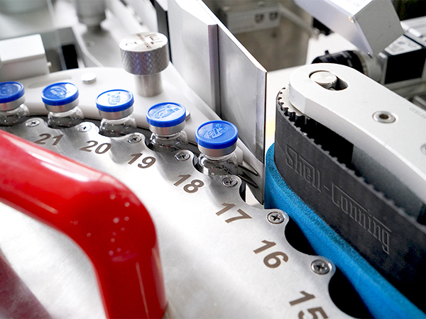 S308回转立式圆瓶智能贴标机