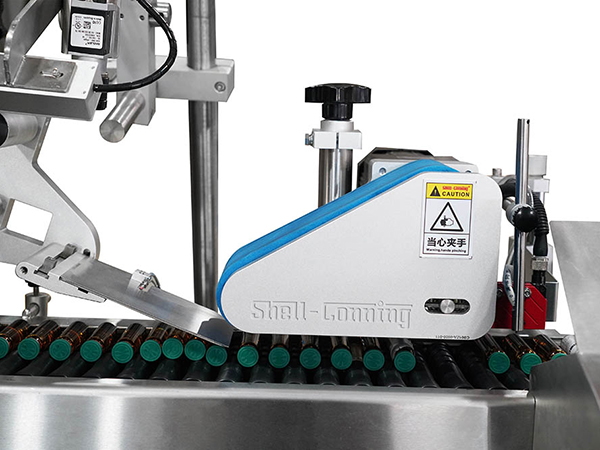 S606 立进立出卧式圆瓶智能贴标机