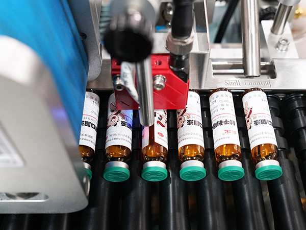 S606 立进立出卧式圆瓶智能贴标机