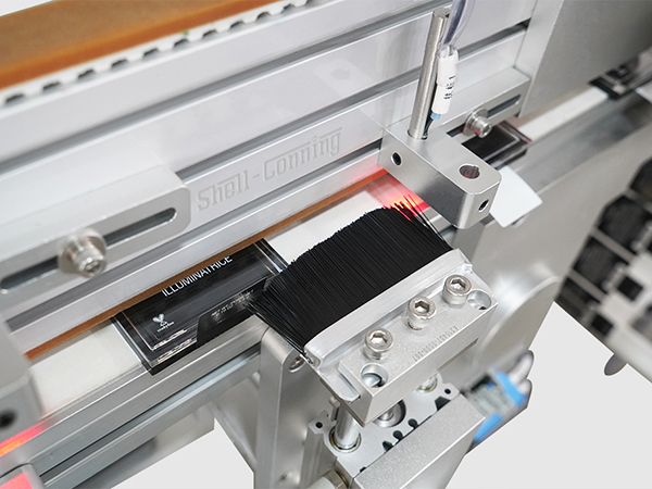 S928粉盒拐角封口智能贴标机